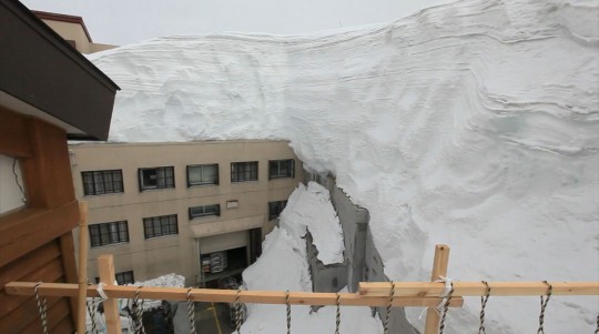 Rifugio sepellito da 10 metri di neve