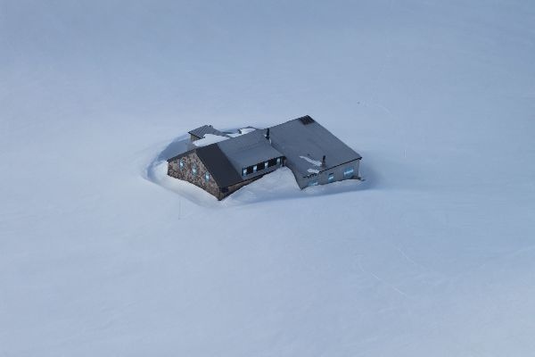 Rifugio Boe' sommerso dalla neve a Giugno 2013