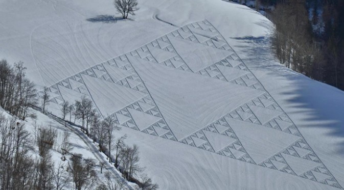 disegno piramide neve