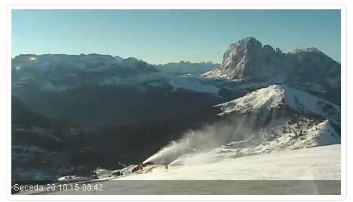 Cannoni sparaneve attivi in Val Gardena, le Dolomiti si preparano all’inverno